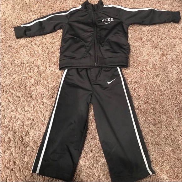 تحطيم nike jogging suit set 
